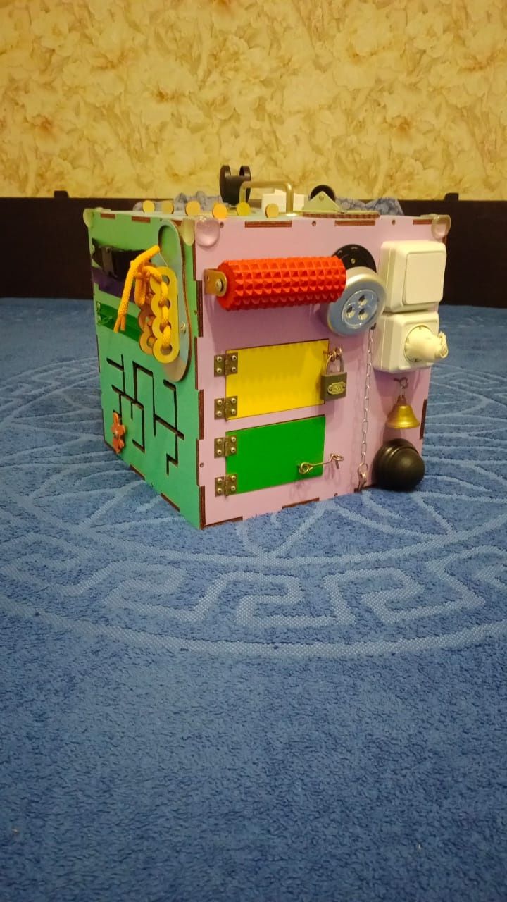 Бизикуб - лучшая игрушка для ребенка!