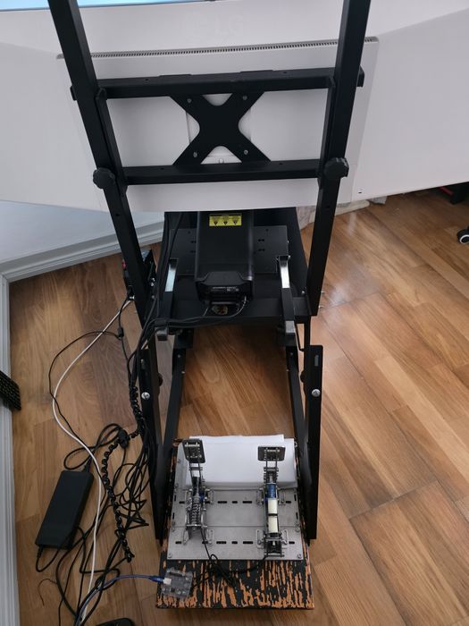 Cockpit/ playseat simetik com banco + suporte para monitor