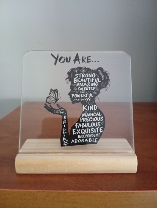 Placa Acrílica You Are Strong com Suporte