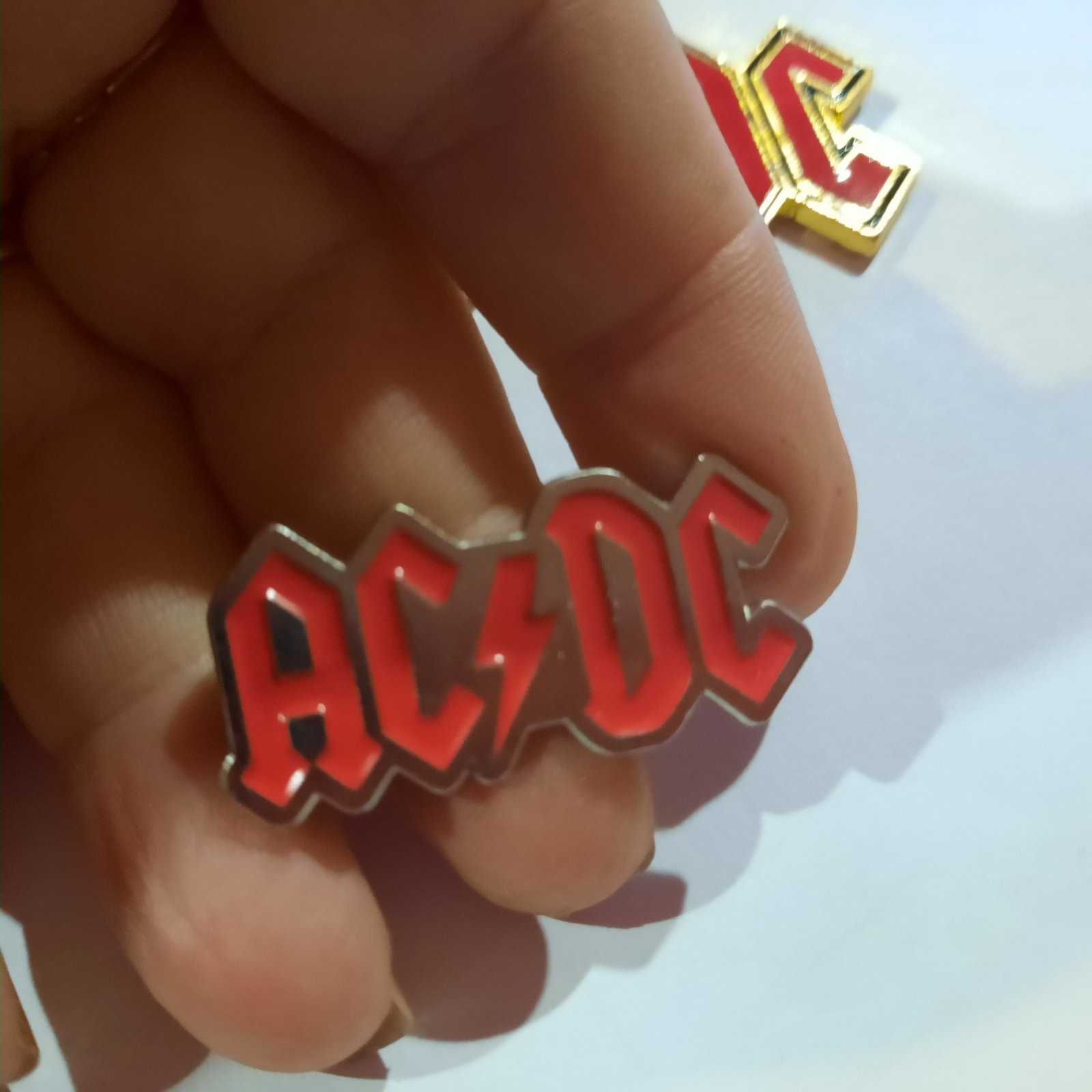 коллекционные вещи 2 шт брелок значок пин рок группа AC/DC эйси диси