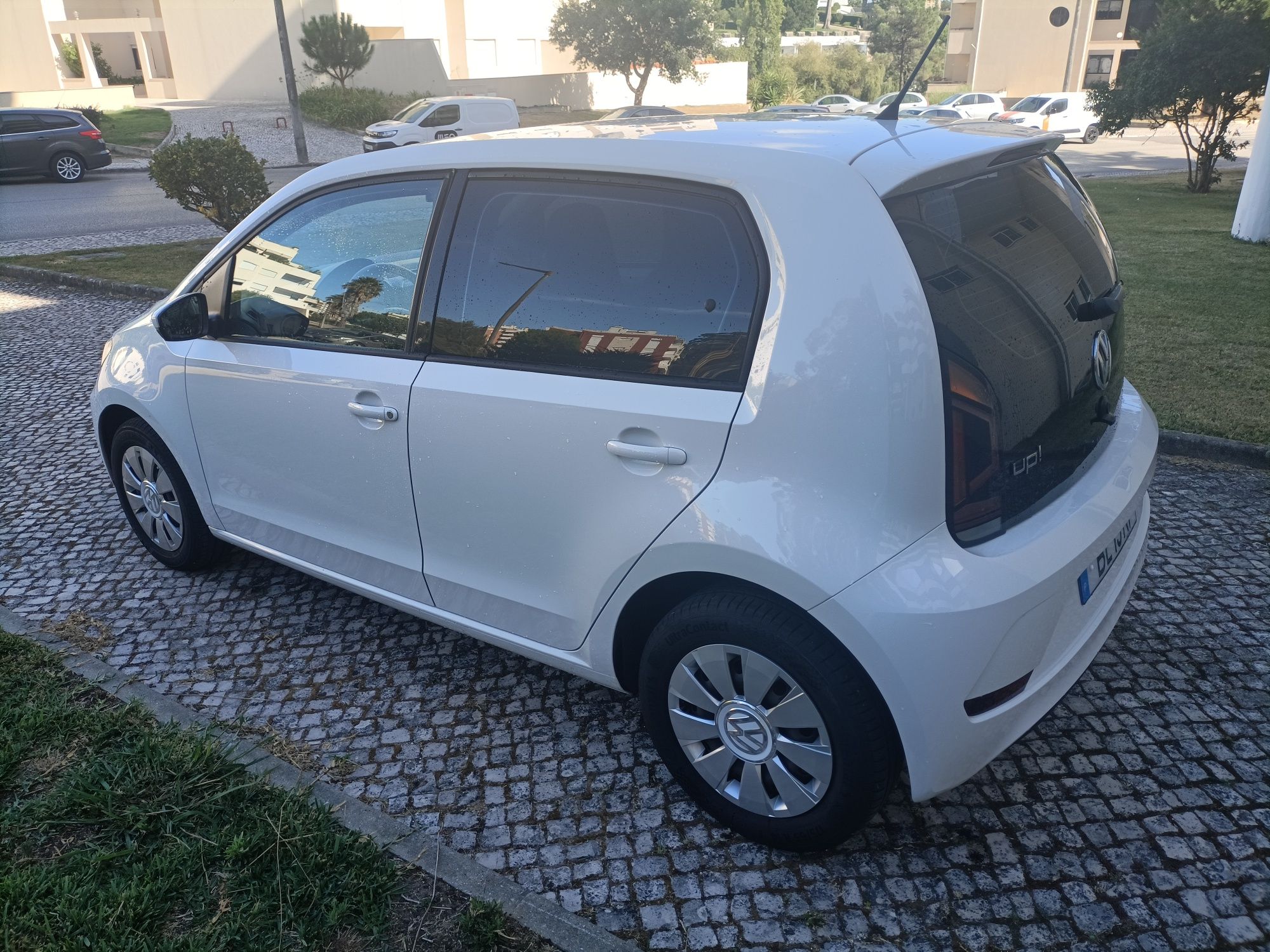 Volkswagen up! 1.0cc Move up! 2018 bem estimado