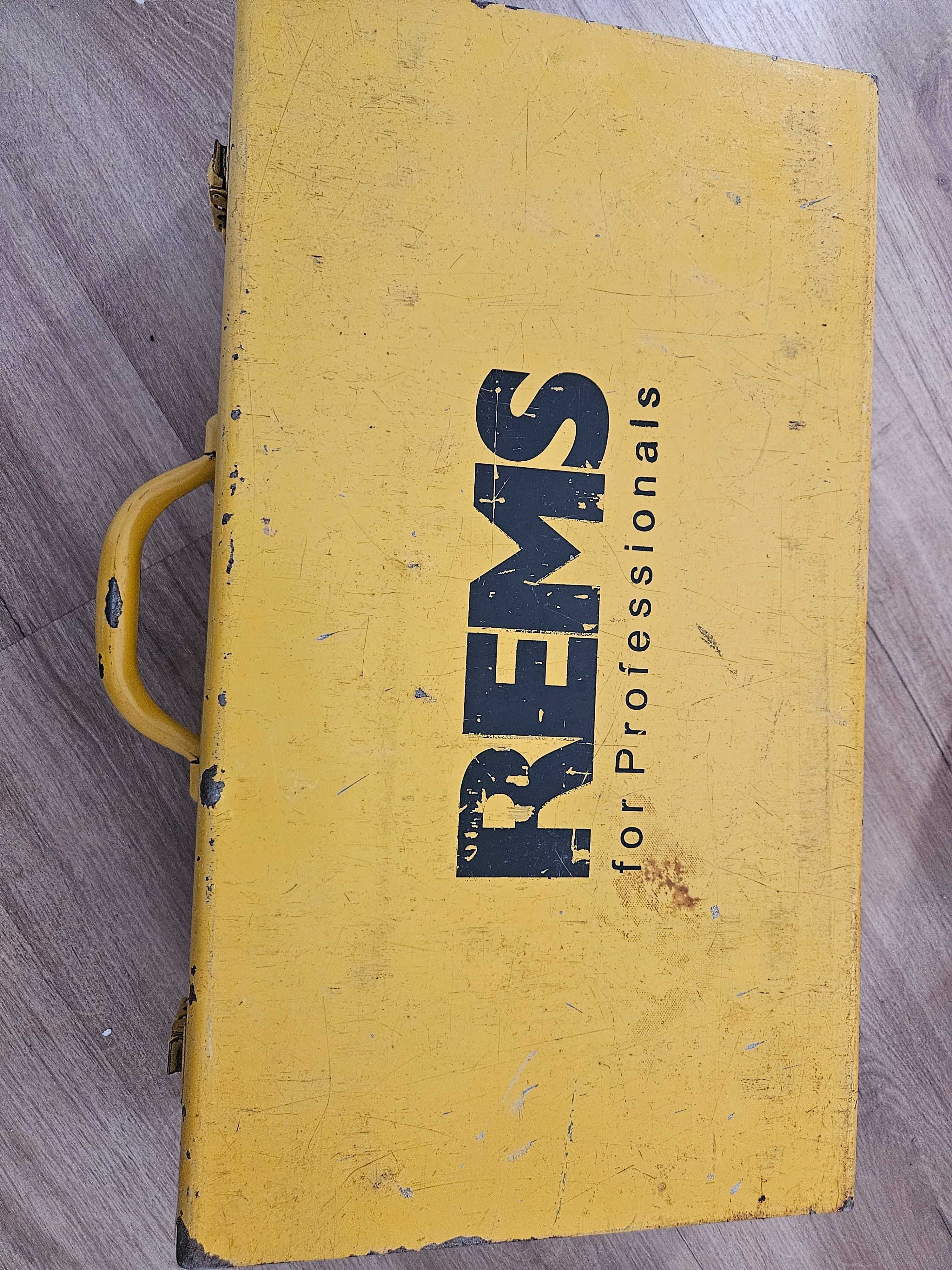 Maquina de prensar Rems 22v