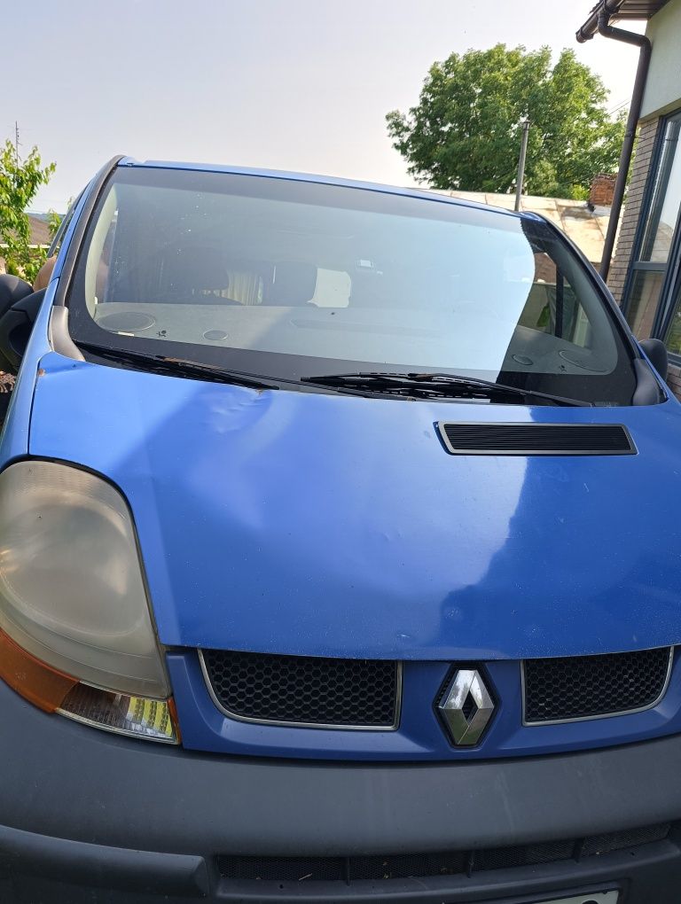 Бус Renault Трафік 2005 р 1.9 довга база