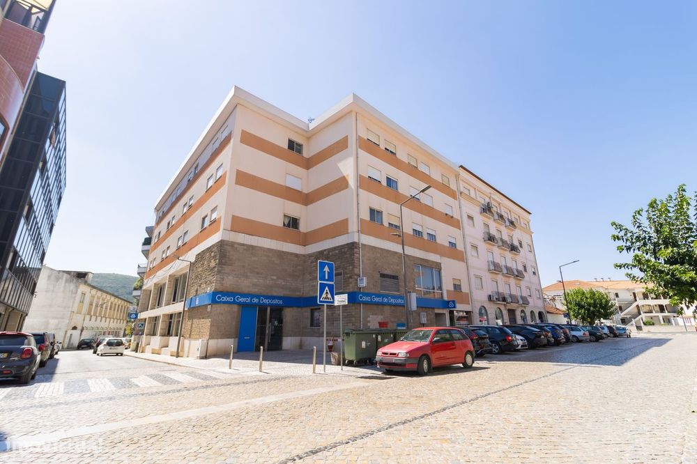 Apartamento T1, totalmente remodelado, localizado em Porto de Mós