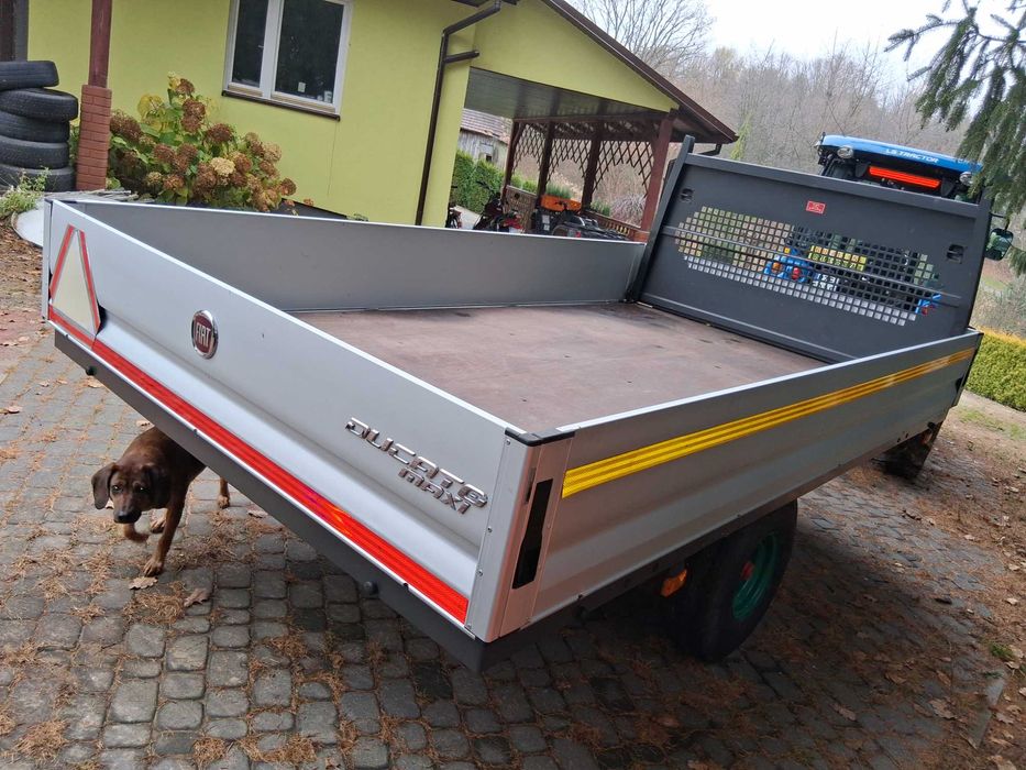 Przyczepa jednoosiowa z hamulcem