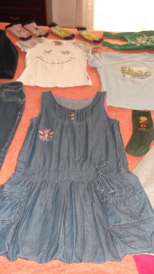 lote de roupa de menina o boné