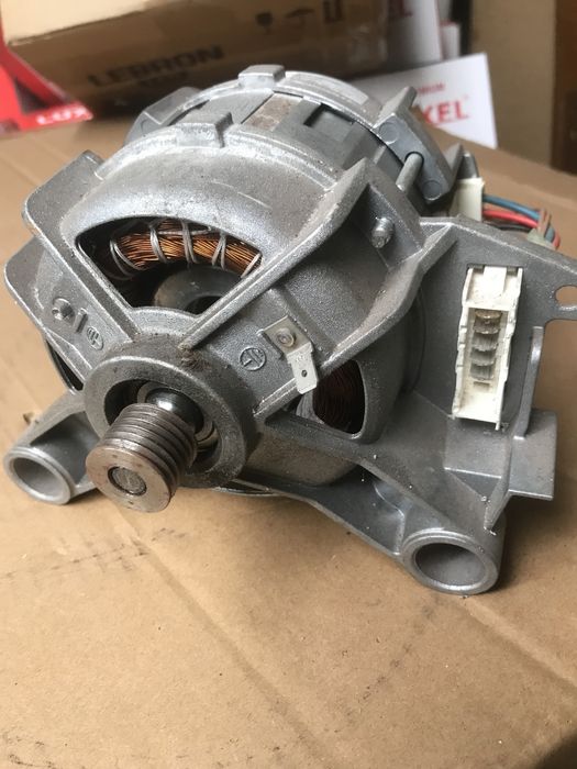 Двигатель от стиралки Whirlpool