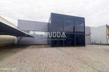 Pavilhão de arquitetura moderna para venda em Zona Industrial em São J