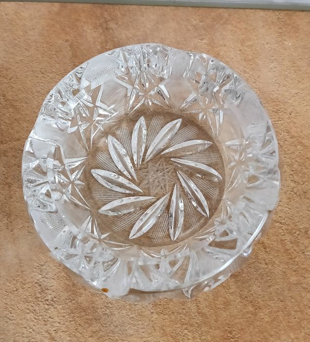 Szklana popielniczka jak kryształ