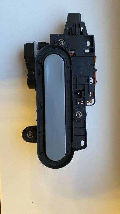 Ручка двери Rivian R1S 2025