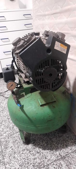 Clínica Dentária, (Recheio) Cadeira e equipamentos de Med. Dentária