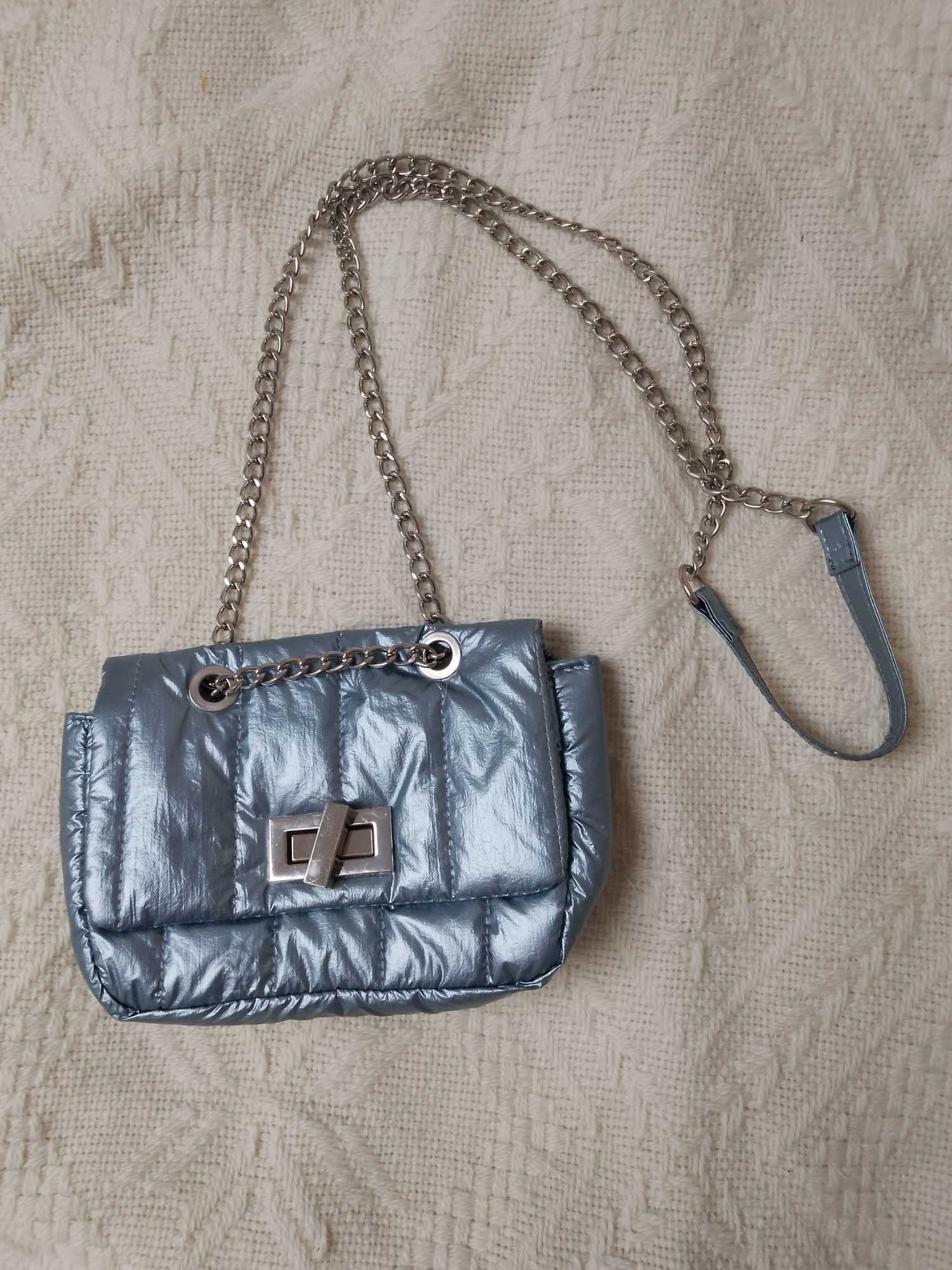 Torebka cross body niebieska metaliczna srebrny łancuszek nowa