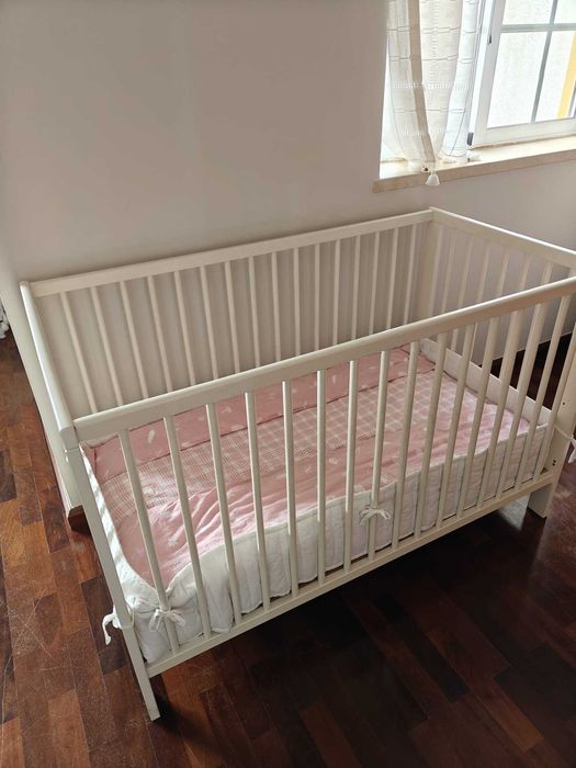 Berço com Colchão Incluído – Muito Bom Estado