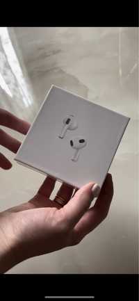 Наушники AirPods