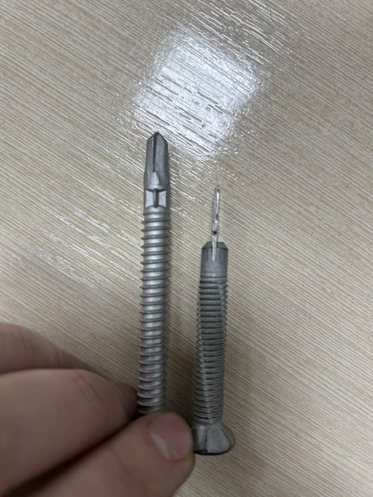 Саморізи болти для кріплення підлоги в причепі