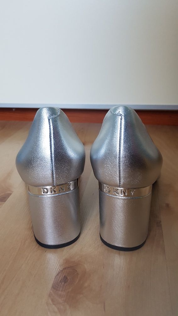 Półbuty DKNY Elie mid pump 40,5 srebrne metaliczne skóra naturalna