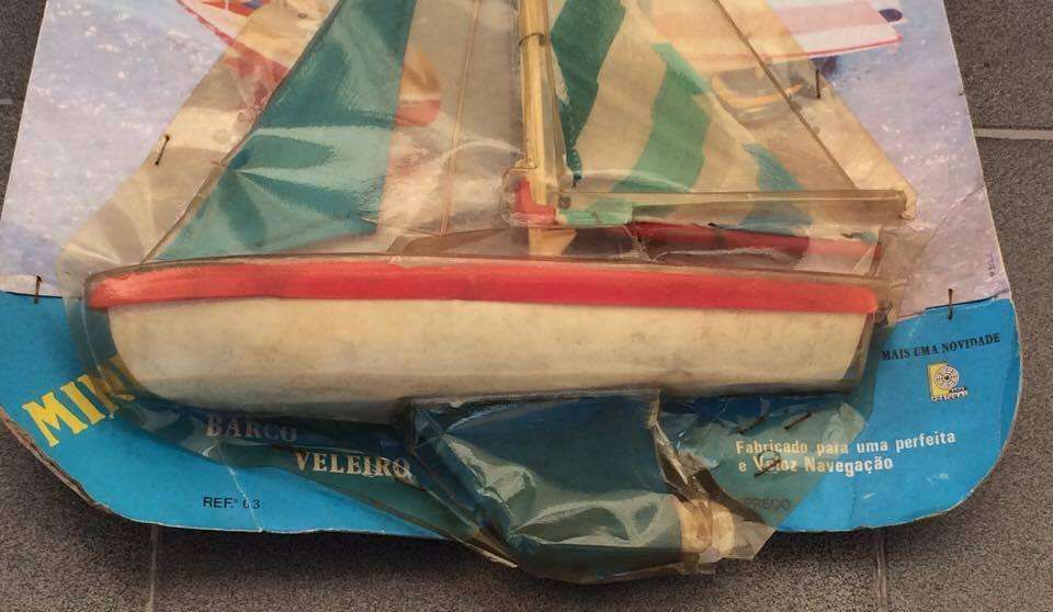 Rarissimo barco veleiro e mini prancha windsurf DA RADAR - Portugal