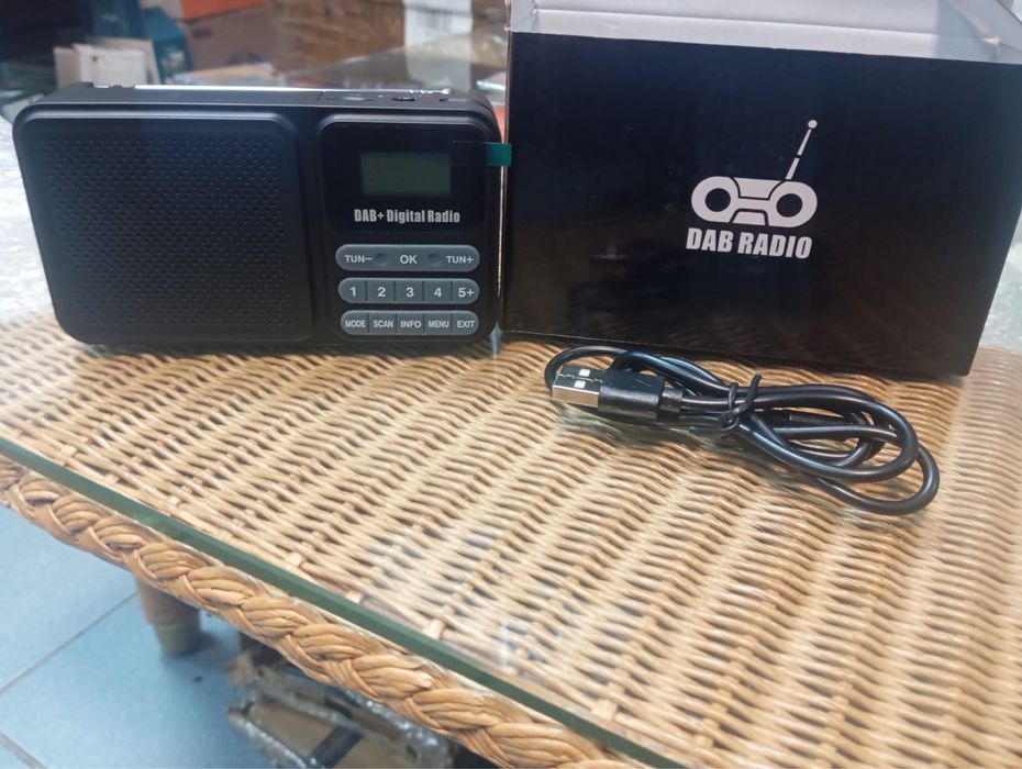 Przenośne radio DAB z Bluetooth z budzikiem i akumulatorem