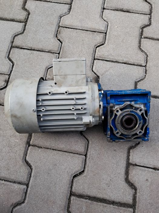 Okazja motoreduktor 0.37kw 138obr