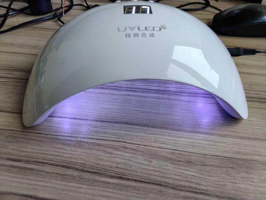 лампа ультрафиолет для ногтей
