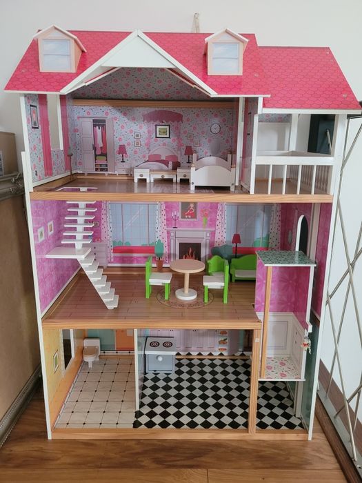 Domek dla lalek z akcesoriami