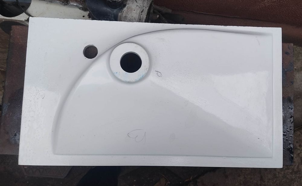 Умивальник накладний новий
