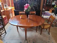 Mesa em madeira - extensível - Só a mesa as cadeiras são à