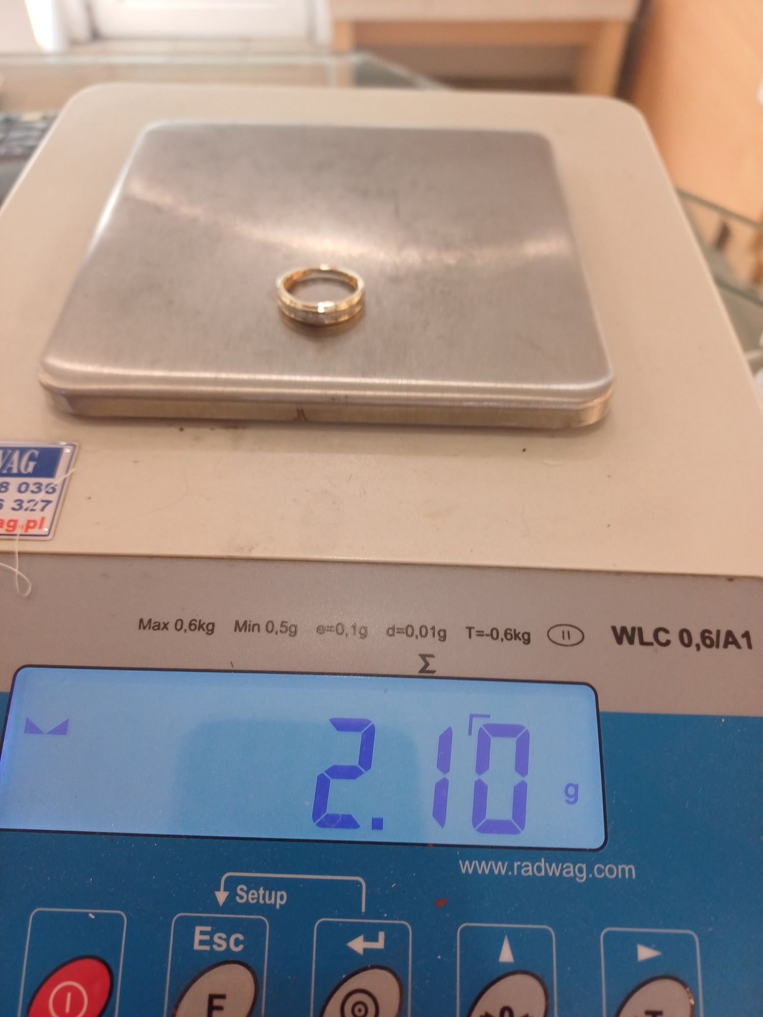Złoty pierścionek APART w formie obrączki 585