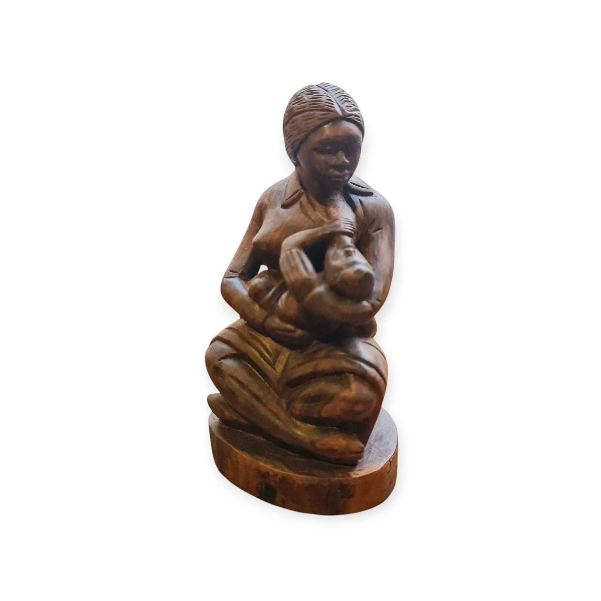 Estátua Gesso – Mãe Amamentando Bebê