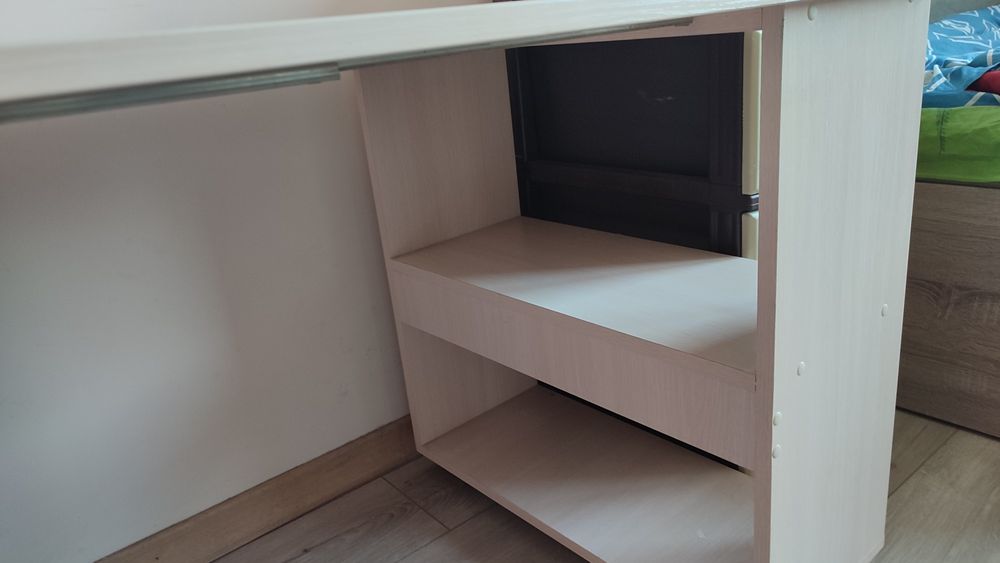 Ліжко для дівчинки з видвигающим столиком