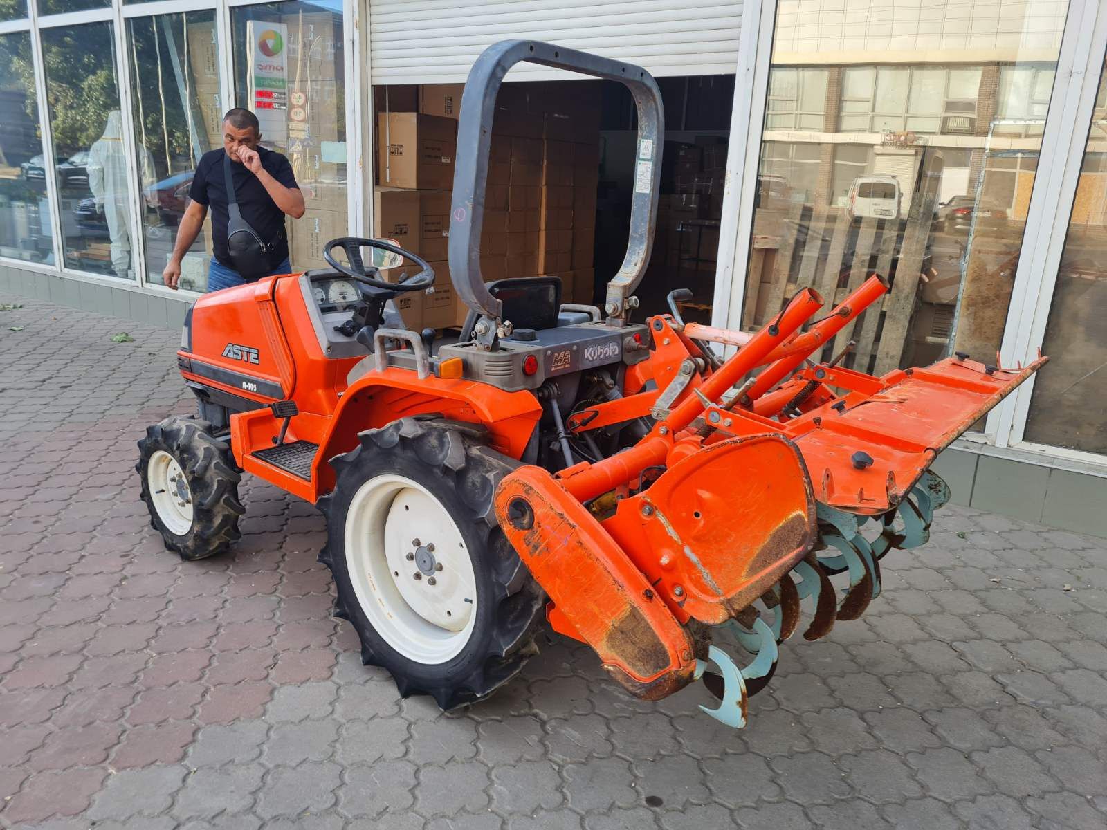 Продам мини трактор kubota aste 195.