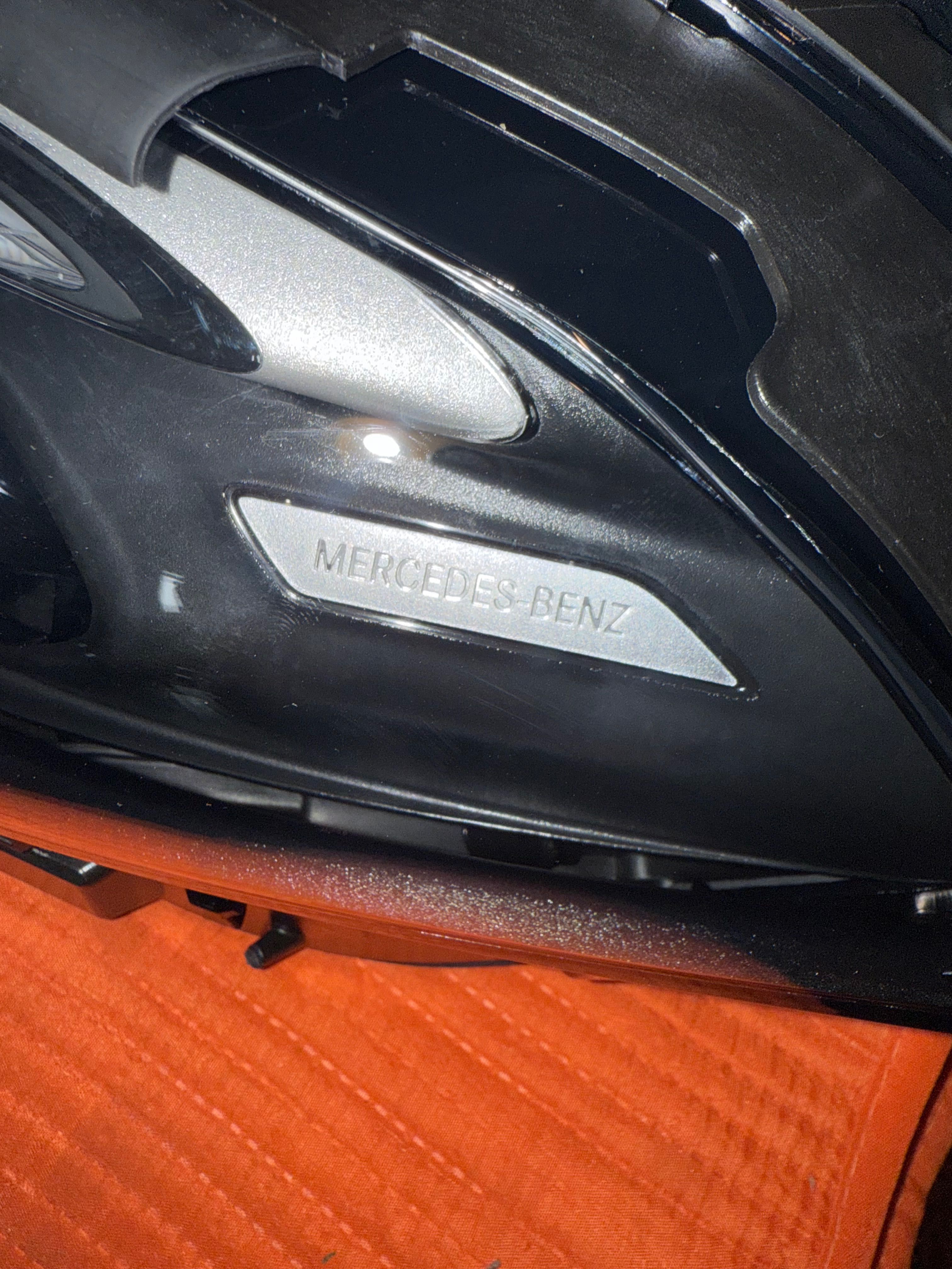 Farol Mercedes novo
