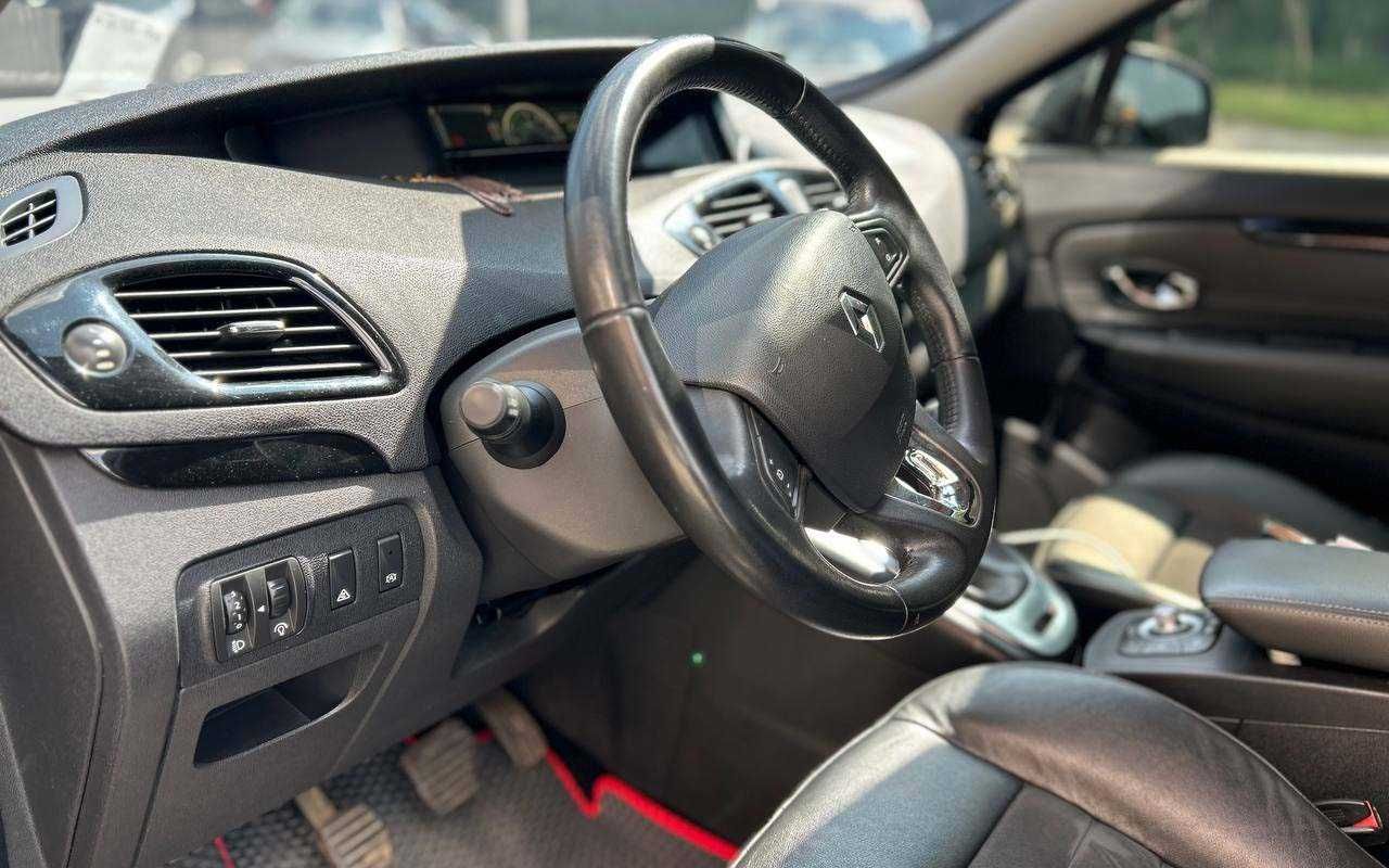 Renault Megane Scenic 2013