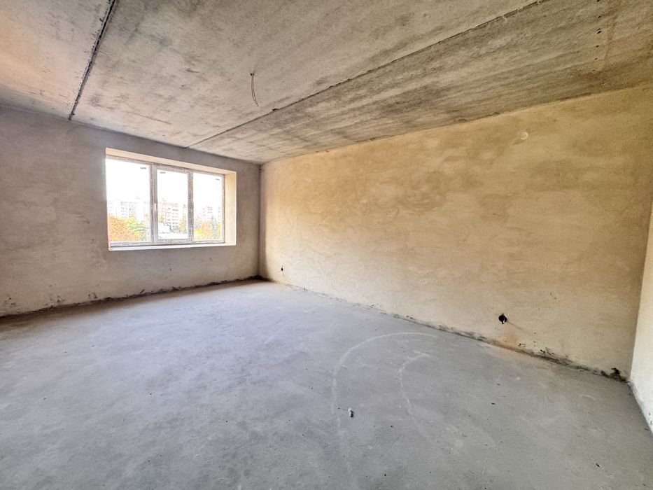 3 кімнатна квартира сира р-н Канада продаж