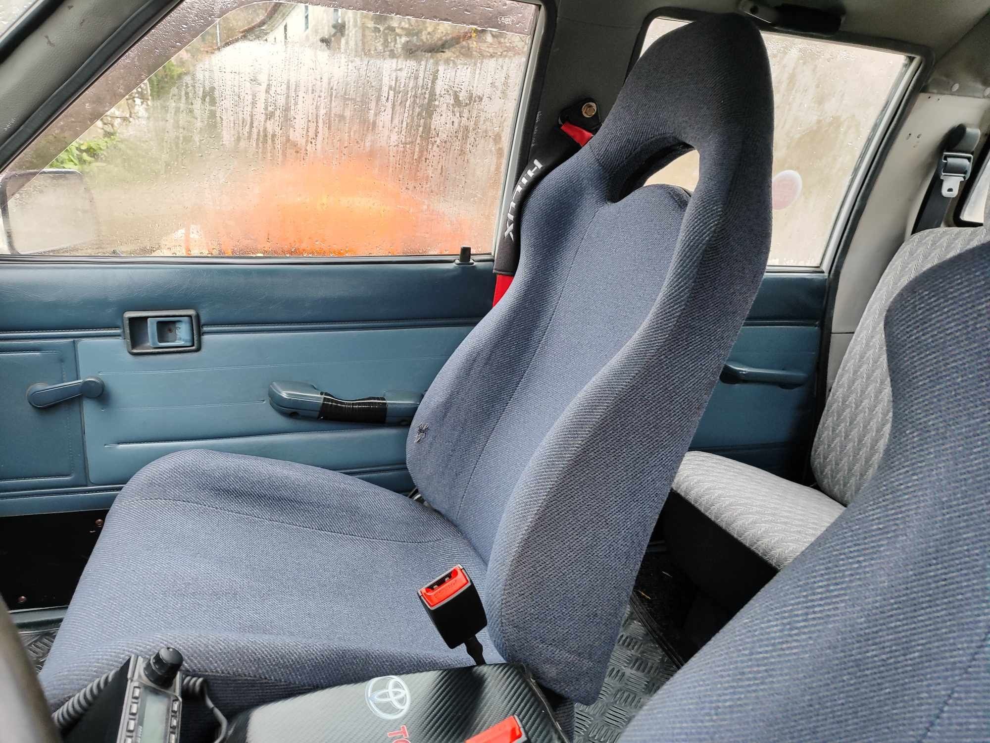 Toyota Hilux 4x4 troco por carrinha de bascola