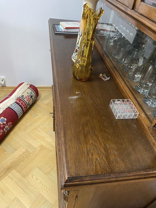 Kredens drewniany w stylu klasycznym – antyk