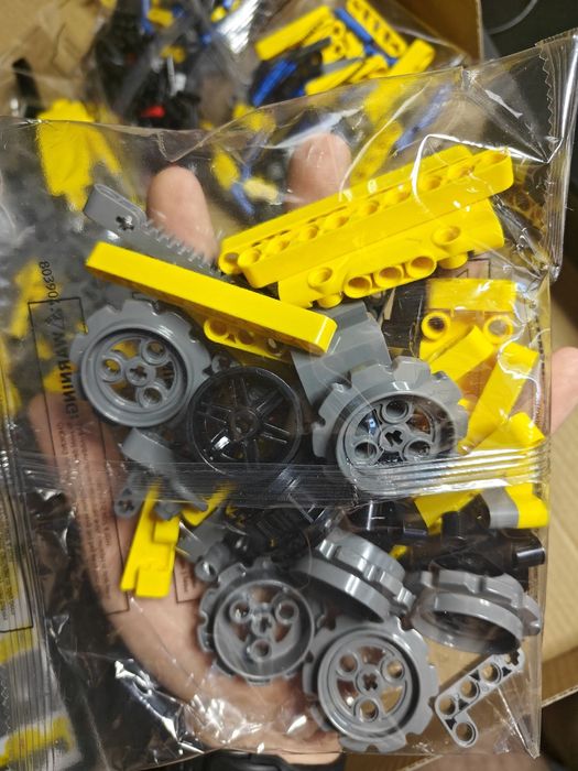 Іграшка-Конструктор-робот 5-в-1 (488 деталей)  Bluetooth + APP