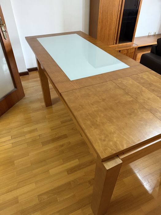 Mesa de jantar extensível com tampo de vidro