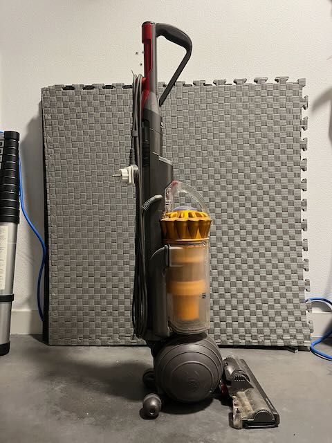 Aspirador Vertical Dyson DC40