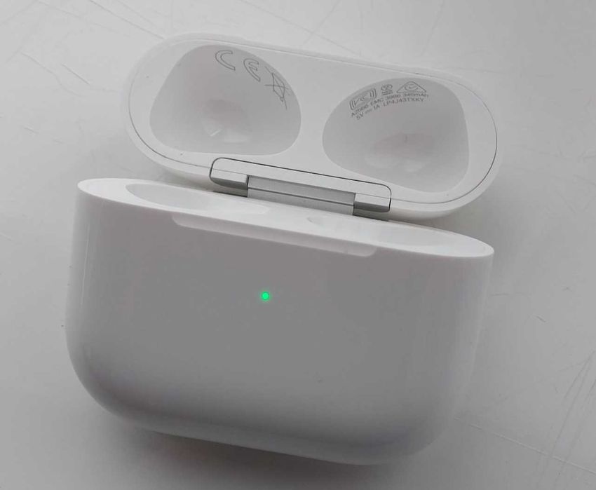 ‼️ Apple AirPods кейс A2566 оригинал (EMC 3986)