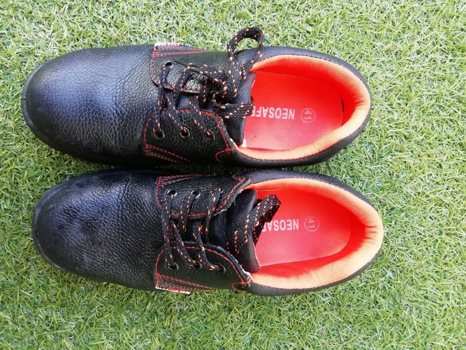 1 dia de uso Calçado técnico número 41.  Novos, com 1 dia de uso