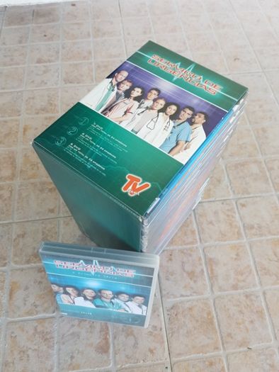 Vendo Colecção DVD Serviço de Urgência (Série 1, 2 e 3 - Completas)