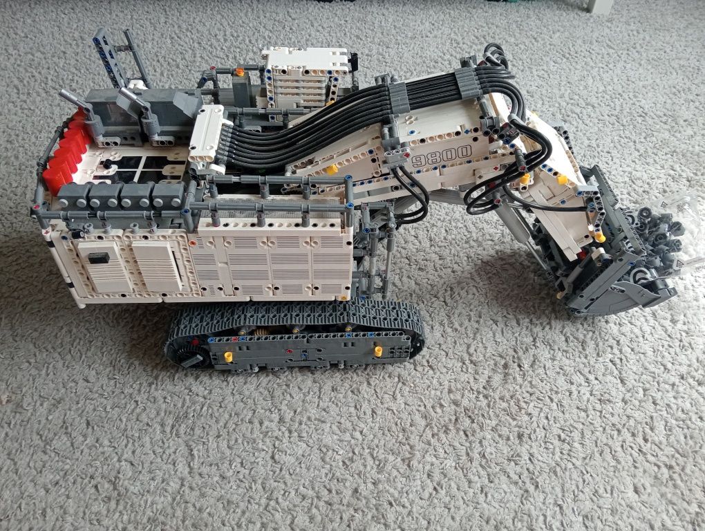 LEGO TECHNIC 42100 koparka liebherr