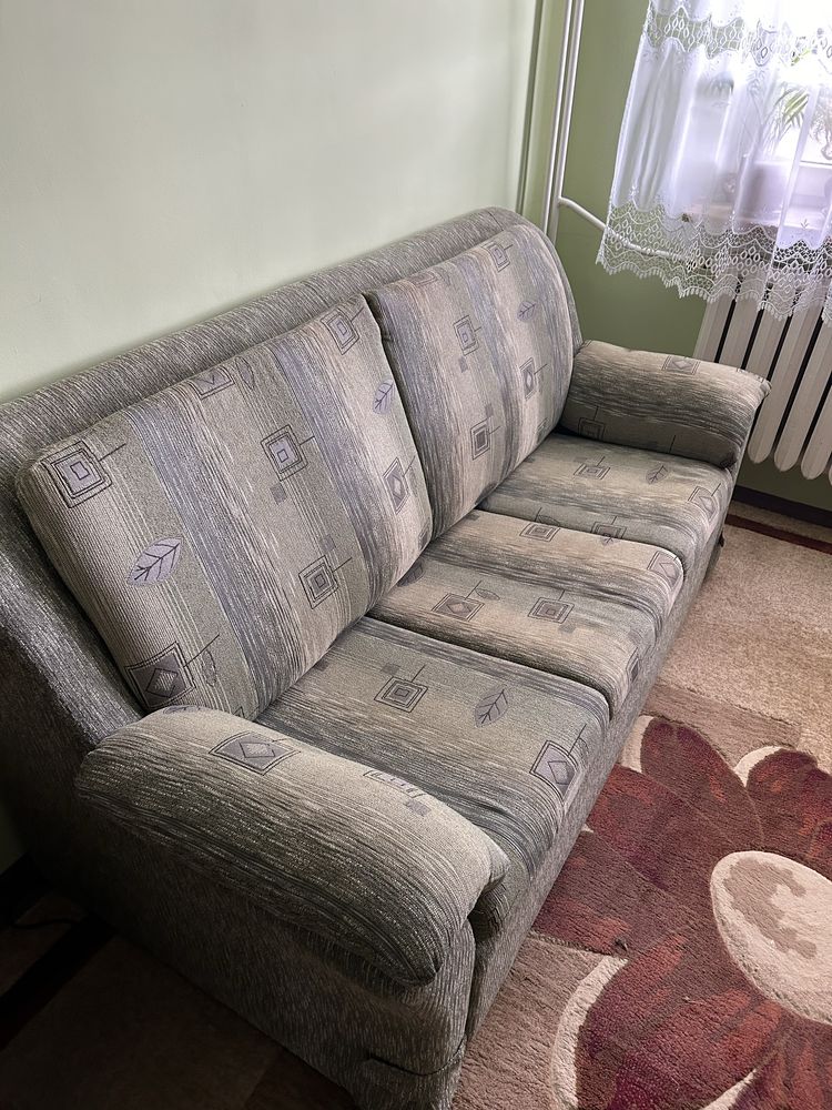 Używana sofa 3-osobowa, rozkładana z funkcją spania