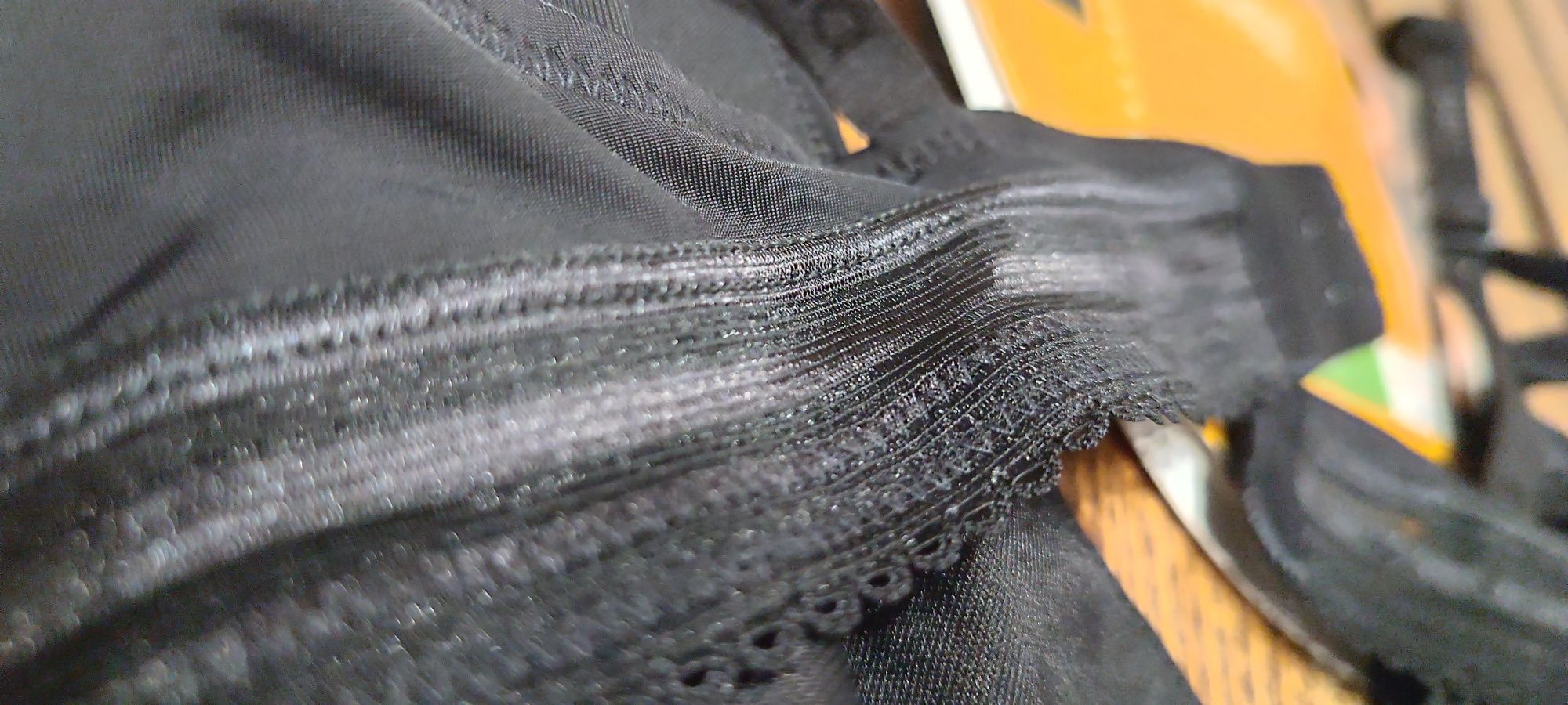 Biustonosz INVISIFREE pusch-up 75b
