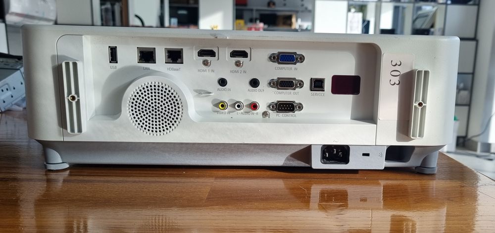 Проектор  NEC P554U