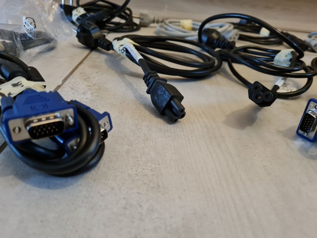 13 kabli zasilających mix, 3 pinowe i do monitora