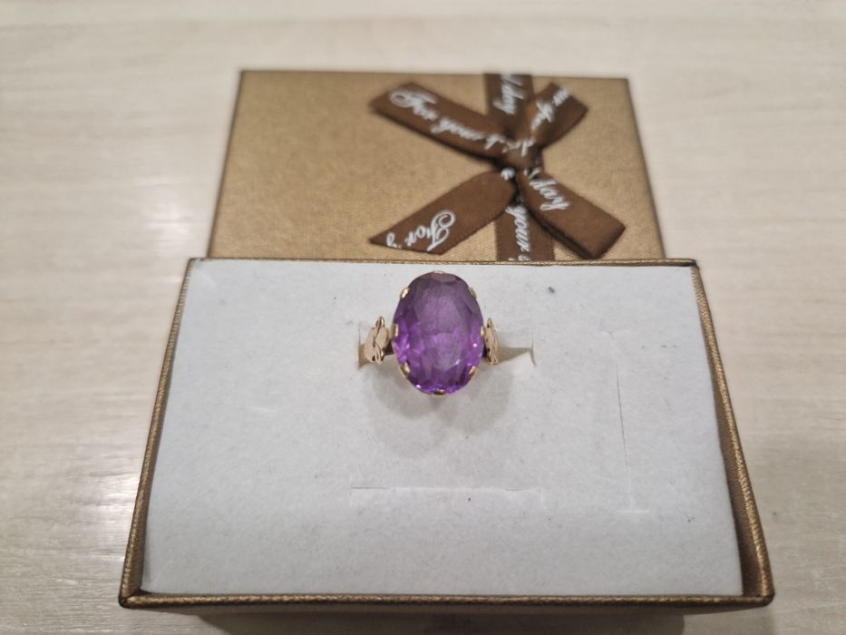 Złoty pierścionek z FIOLETOWYM OCZKIEM ciekawy PR 583