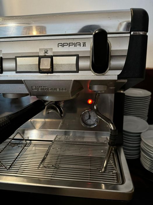 Profesjonalny ekspres do kawy Nuova Simonelli Appia Auto II