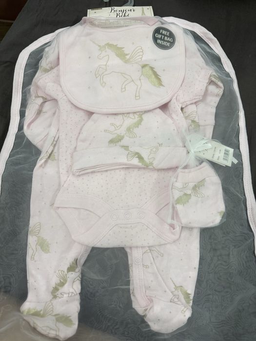 Подарок набор на выписку новорожденной девочке